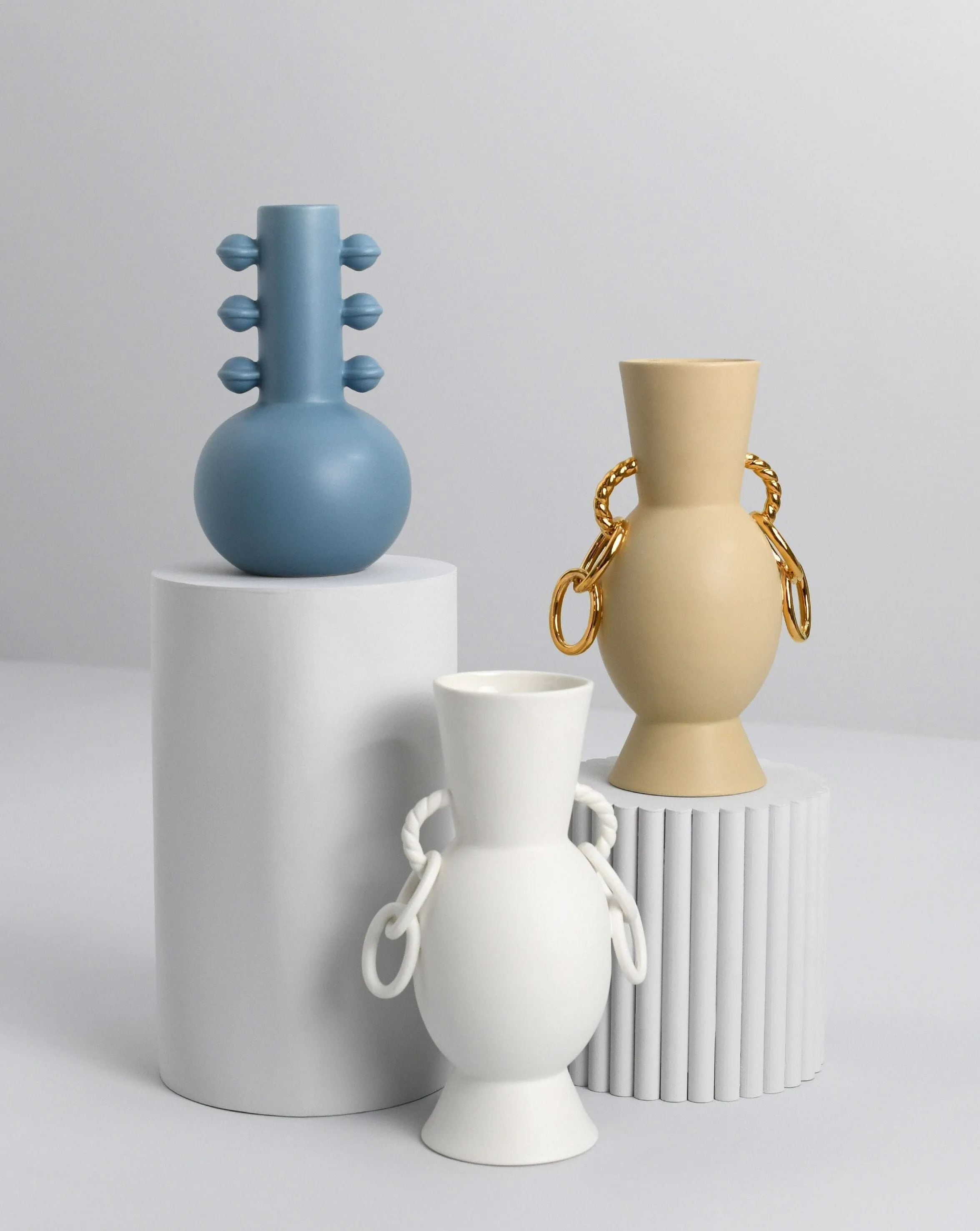 Chain Reakion Ceramic Vase | Ceramic/White